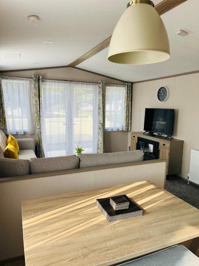 Stone Beck Lodge With Hot Tub ยอร์ค ภายนอก รูปภาพ
